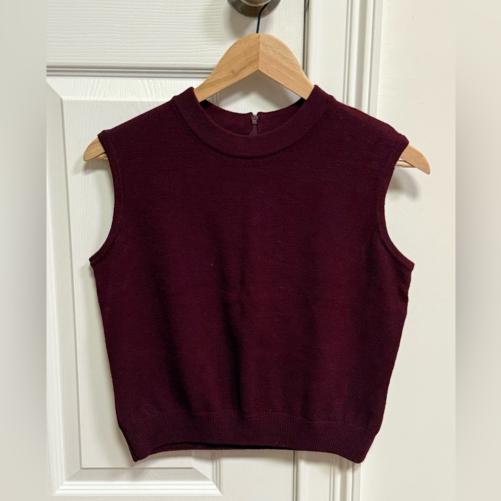 St. John Burgundy Ladiesโ Small Wool Knit Vest Top